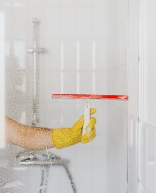 Wij hebben jullie onlangs op onze story's gevraagd of u wel eens last heeft van kalk aanslag op uw ramen of sanitair. Een aantal van jullie hebben daarop JA geantwoord. Hier is zeker een oplossing voor! Met een water ontharder van @mwwatersystems Bespaart u tot wel €650,- per jaar! Een huishouden van 4 personen bespaart gemiddeld 650 euro per jaar op schoonmaakmiddelen en energie door een waterontharder van MW Water Systems. Vraag vandaag nog een offerte aan! 😄💧 Bezoek onze website: https://mwwatersystems.nl Of bel ons vrijblijvend: 0594-204080 #schoonwater #mwwatersystems #watersystems #waterontharder #zachtwater #water #waterzuivering #geenkalk #ontkalken #minderkalk #gezond #gezondblijven #drinkwater #waterdrinken #stayhydrated #drink #kalkvrij #waterzuiveringssysteem #watersystemen #geenschoonmaakkosten #minderkosten #bespaar #schoonmaakkosten #besparen #sanitair #ramen #schoonmaakmiddelen #schoonmaken #energie 